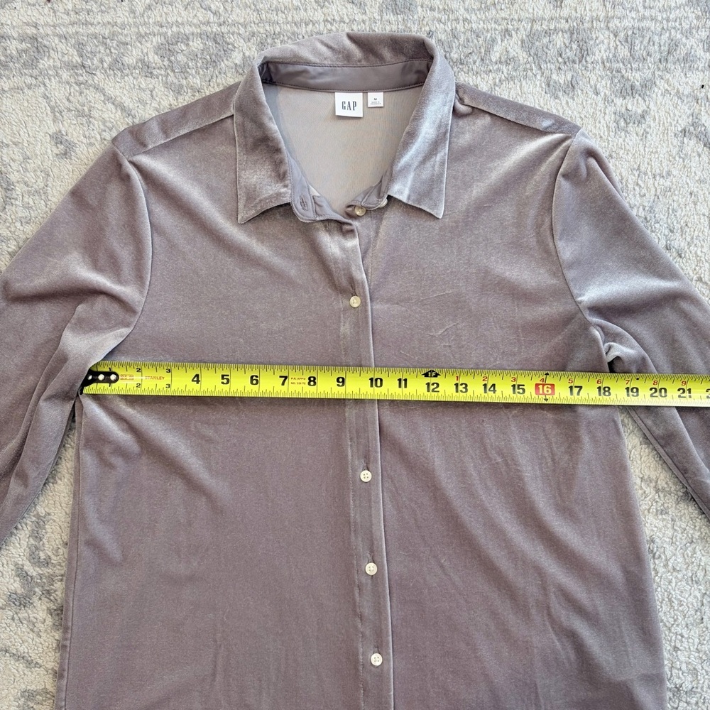 GAP Velvet Button Down Blouse Taupe Minimalist Soft Girl Stretch M Quiet Luxury - Picture 7 of 8